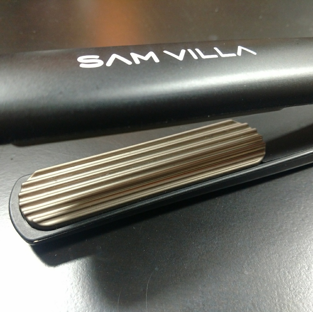 Sam Villa texturizing iron